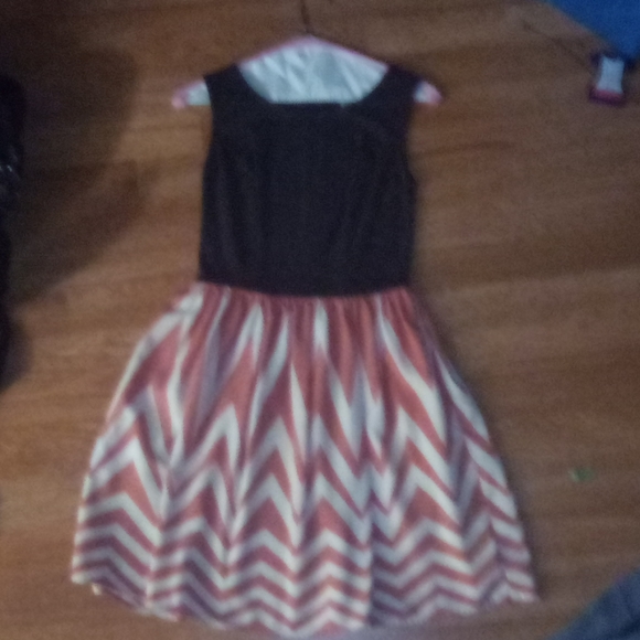 Dress - Picture 2 of 4